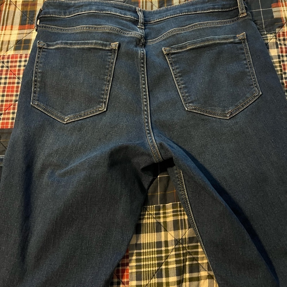 Old Navy Rockstar Super Skinny Jeans - Picture 7 of 8